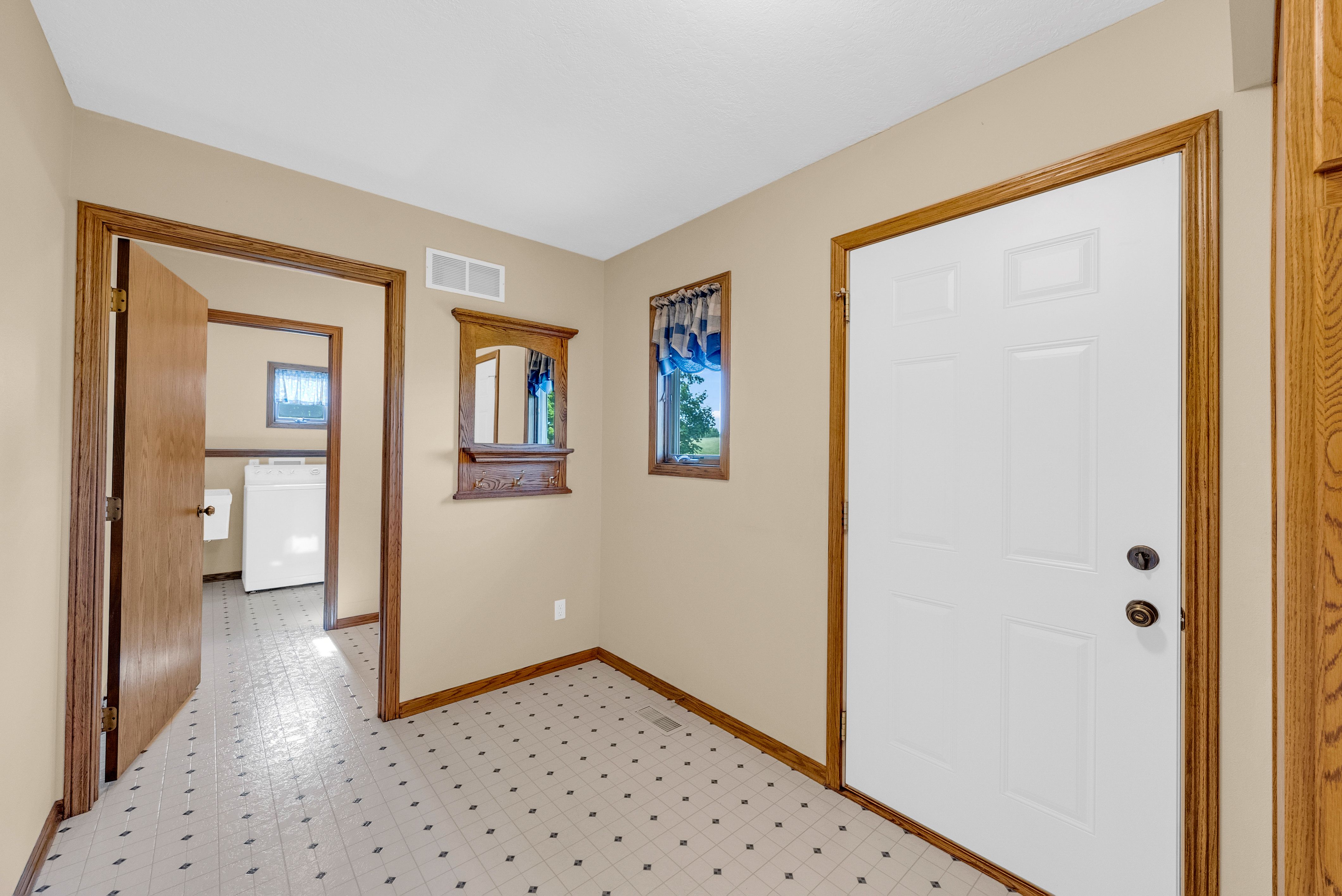 Listing Photo: 15329 Kennedy St, Indianola, IA 50125-10